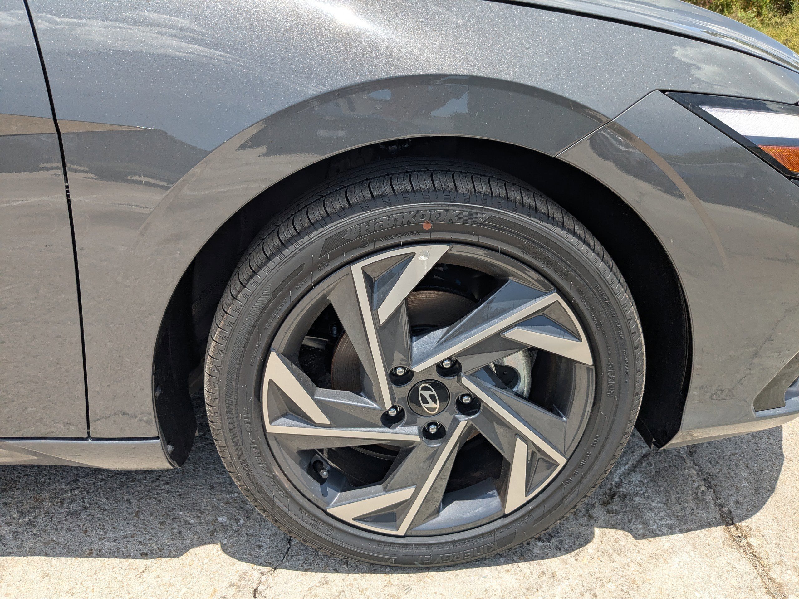 2025 Hyundai Elantra Limited - Photo 9