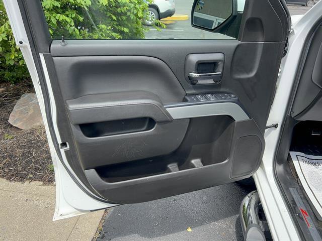 Used 2017 SUMMIT WHITE Chevrolet LT image 17