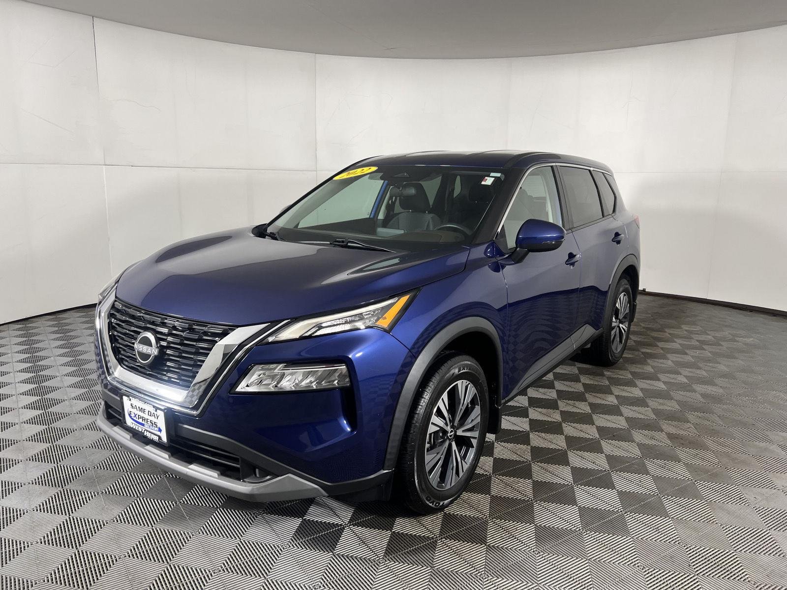 Used 2022 Caspian Blue Metallic Nissan SV image 3