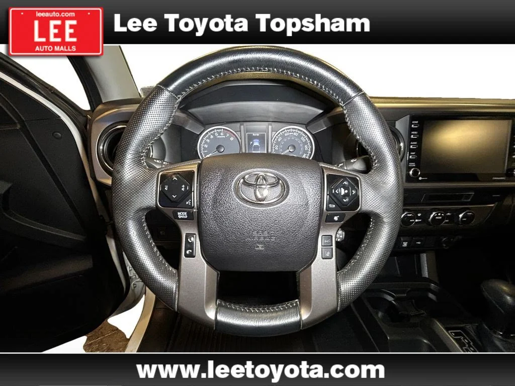 Used 2022 White Toyota SR5 image 12