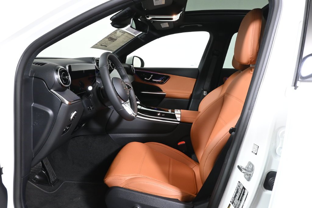 New 2027 Polar White Mercedes-Benz GLC 300 image 35