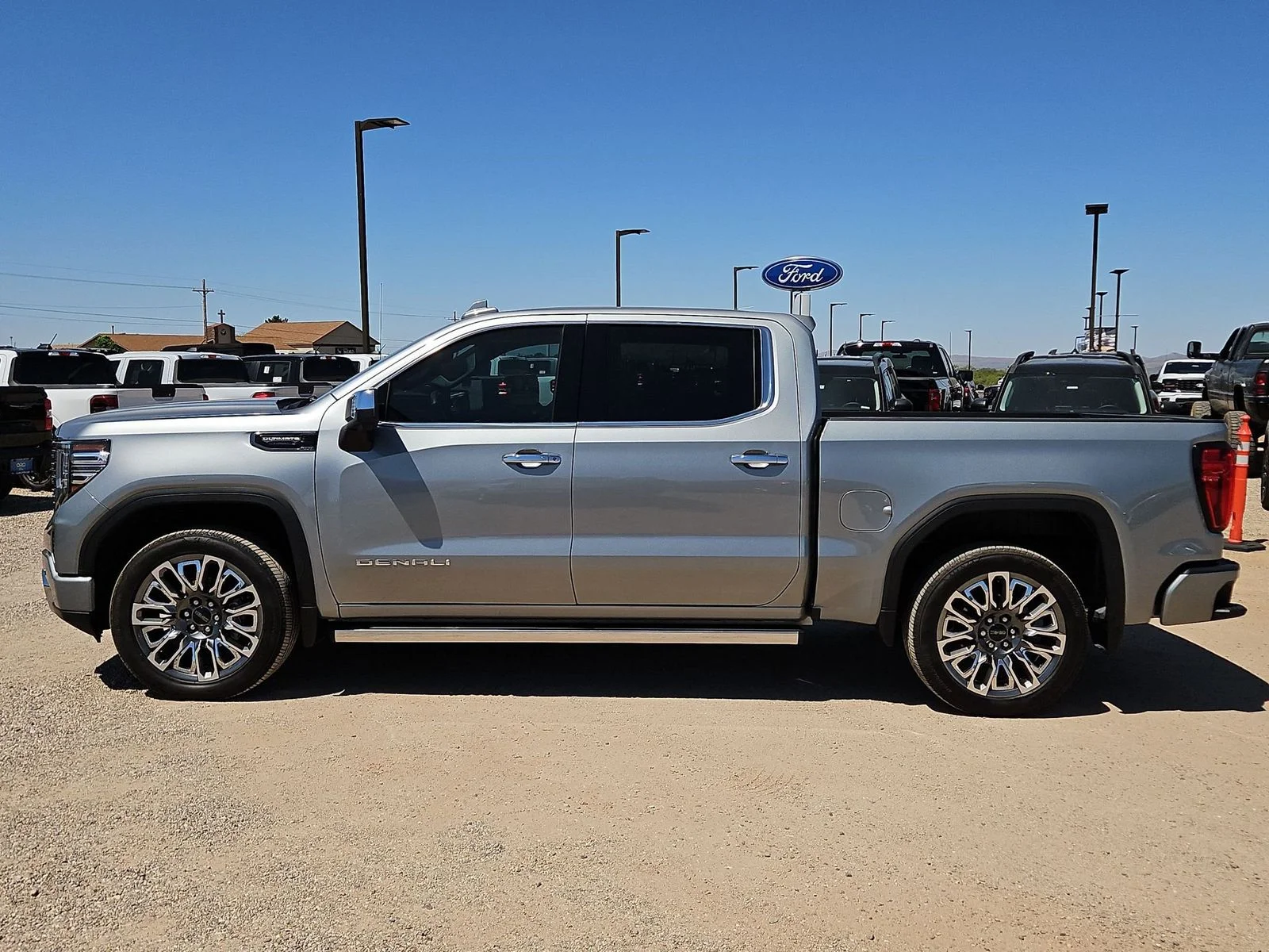 Used 2025 Sterling GMC Denali Ultimate image 9
