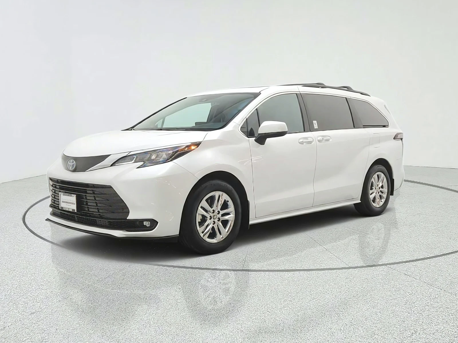 Used 2025 Wind Chill Pearl Toyota XLE AWD 7-Passenger (Natl) image 1