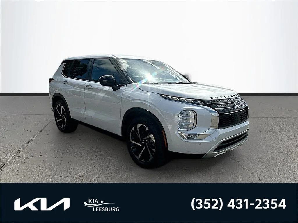 2024 Mitsubishi Outlander SE 2WD's photo