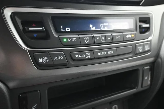 Used 2023 Blue Honda EX-L image 18