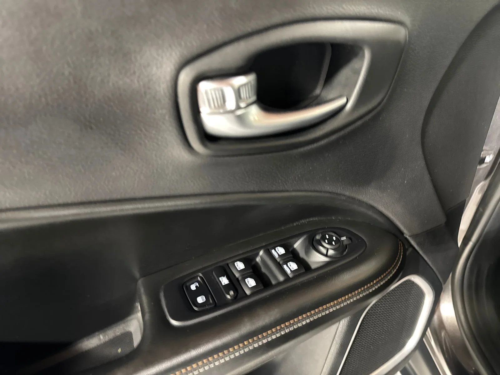 Used 2018 Granite Crystal Metallic Clearcoat Jeep Sport image 15