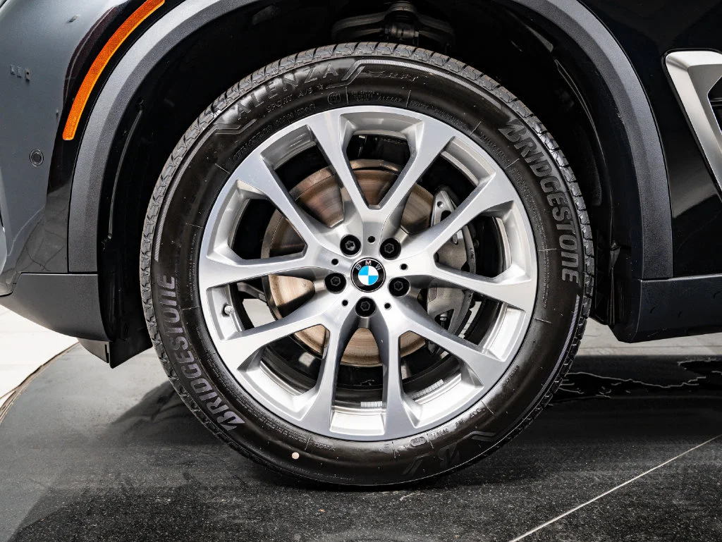 New 2026 Black Sapphire Metallic BMW xDrive40i image 13