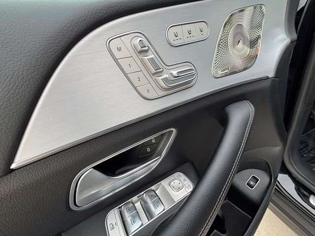 Used 2025  Mercedes-Benz GLS 450 image 11