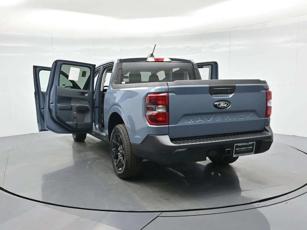 New 2025 Azure Gray Metallic Tri-Coat Ford XLT image 31