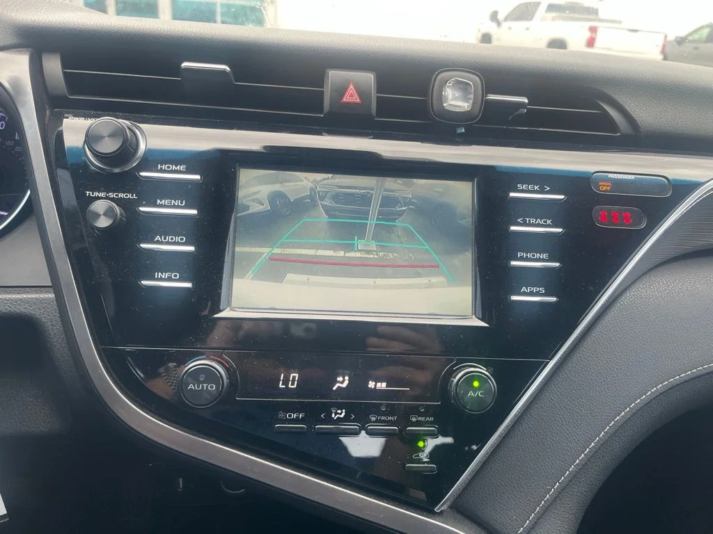 Used 2018 White Toyota SE image 11