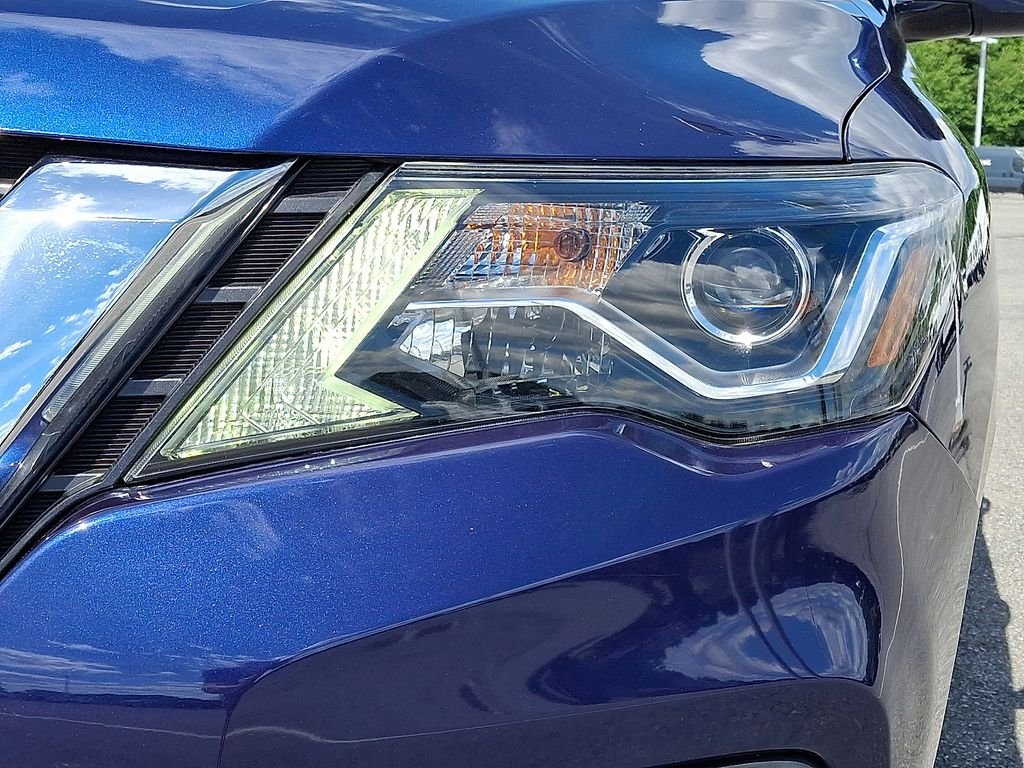 Used 2020 Blue Nissan SL image 10