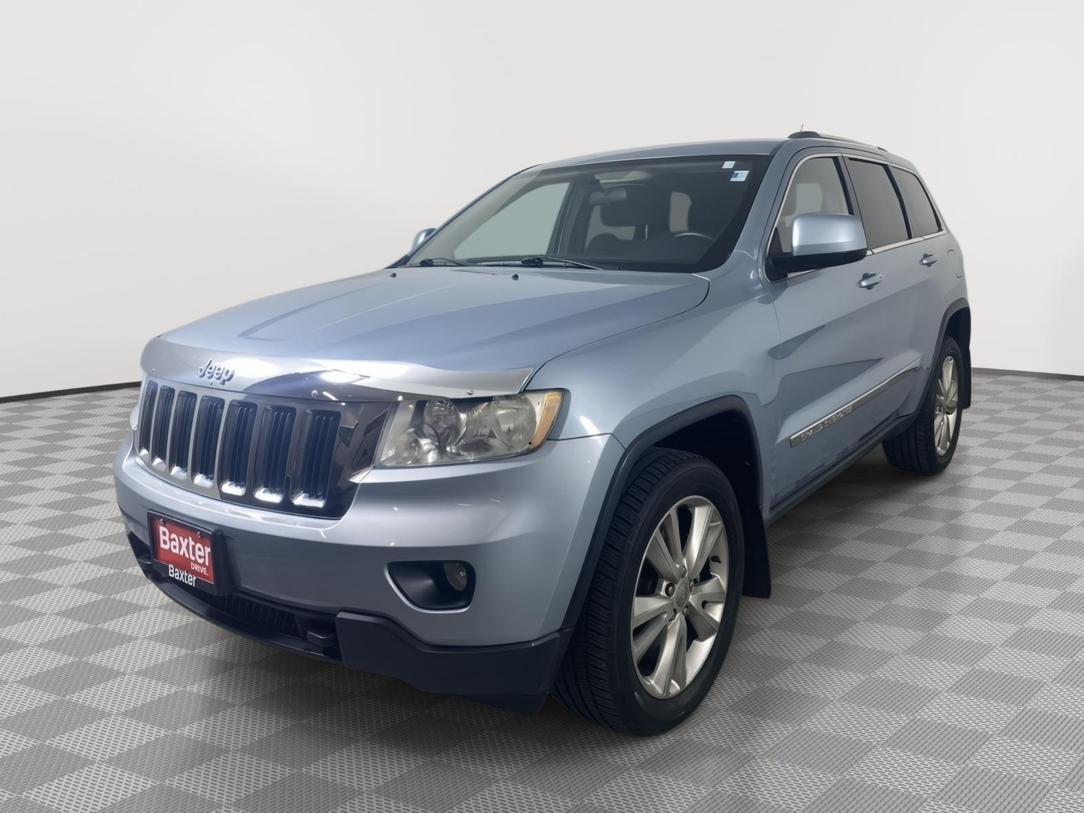 Used 2012 Winter Chill Pearl Jeep Laredo image 7