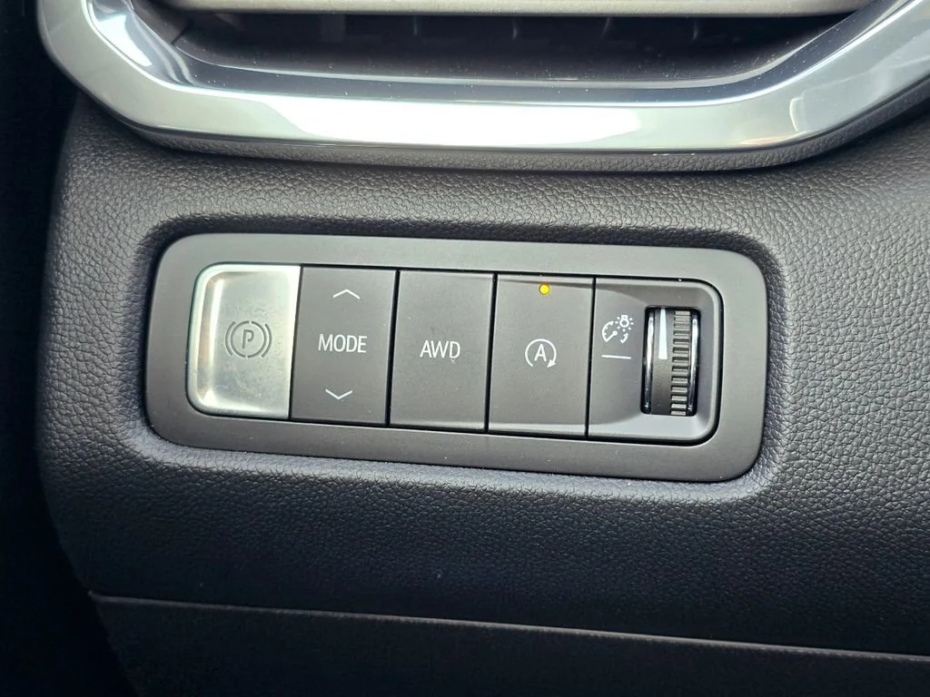 New 2026 Summit White GMC Elevation image 19