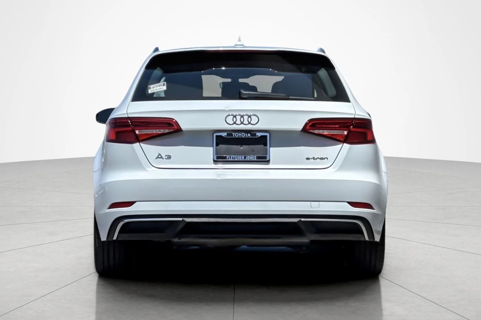 Used 2018 WHITE METALLIC Audi Premium image 4