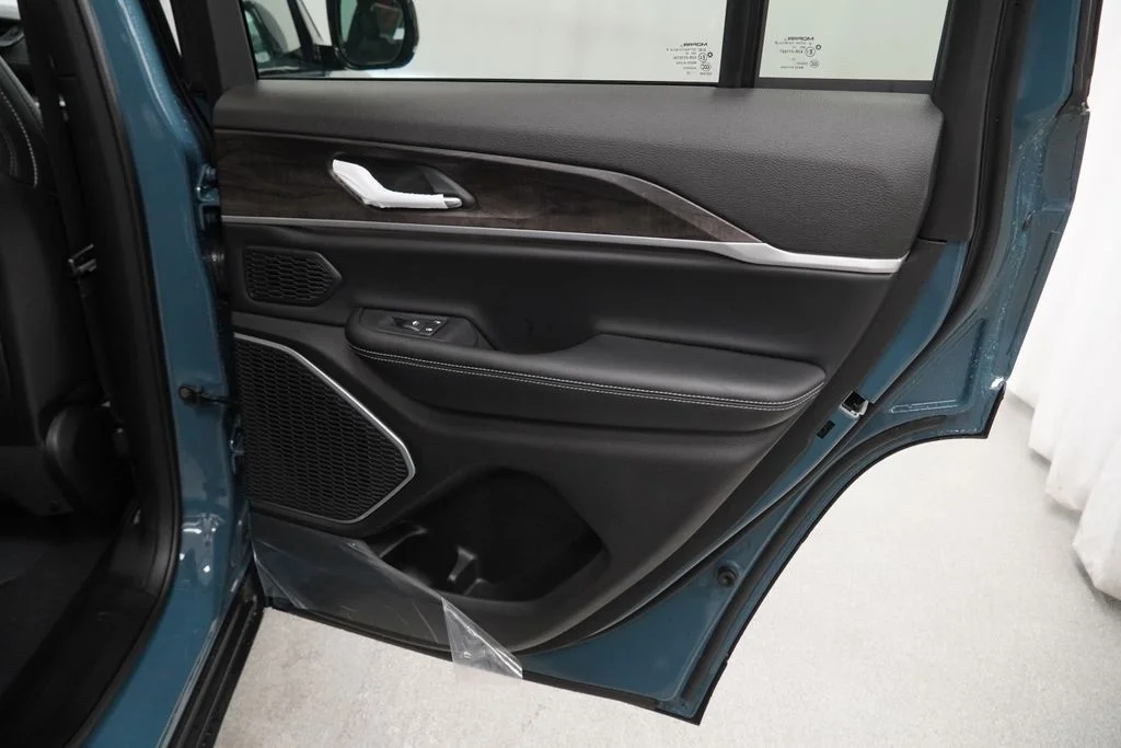New 2026 Steel Blue Exterior Paint Jeep Limited image 30