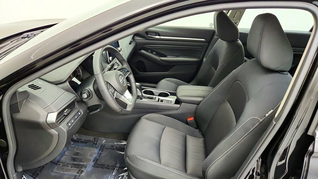 Used 2022 Super Black Nissan 2.5 SV Sedan image 20