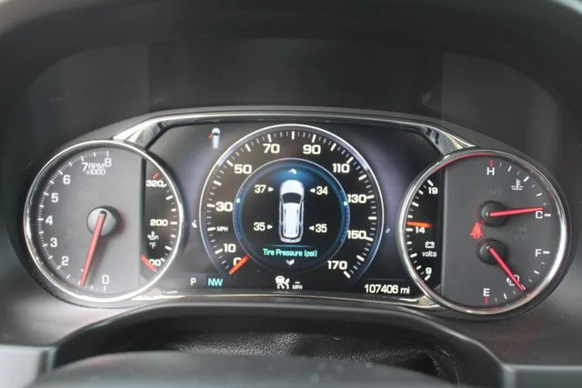 Used 2017 Silver GMC Denali image 20
