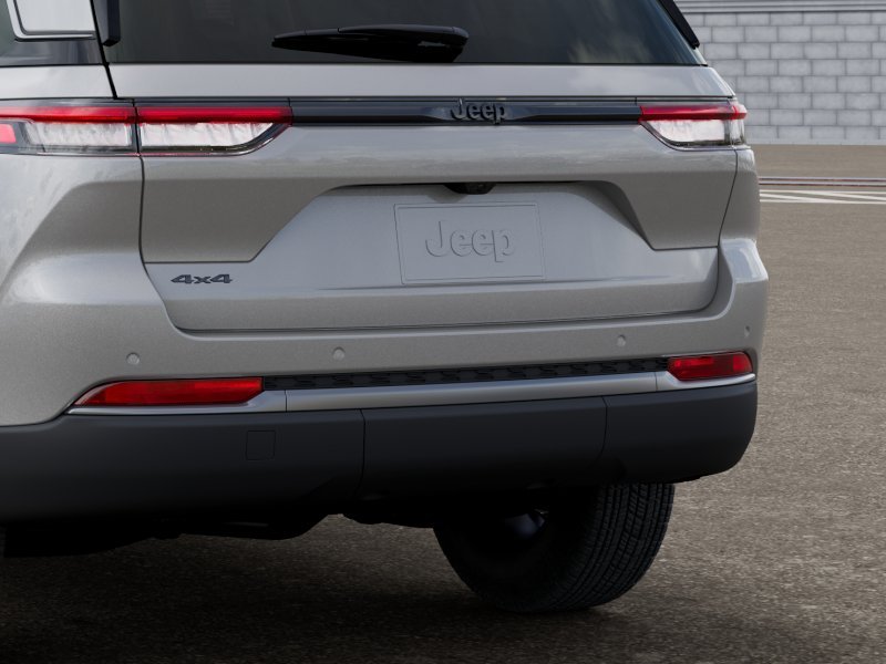 New 2026 Silver Zynith Exterior Paint Jeep Laredo image 22