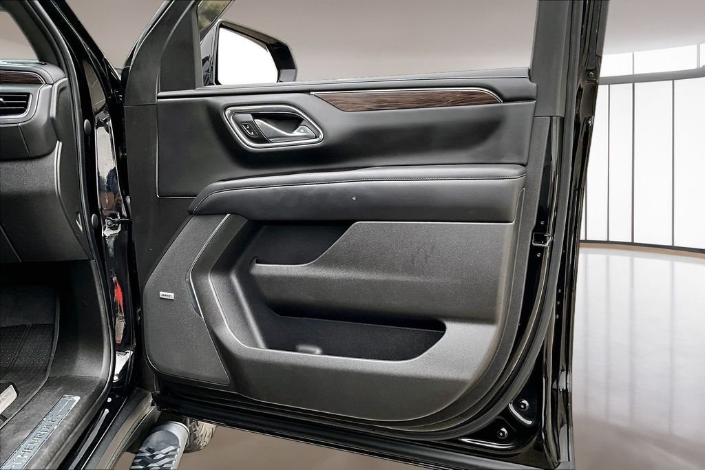 Used 2021 Black Chevrolet Z71 image 19