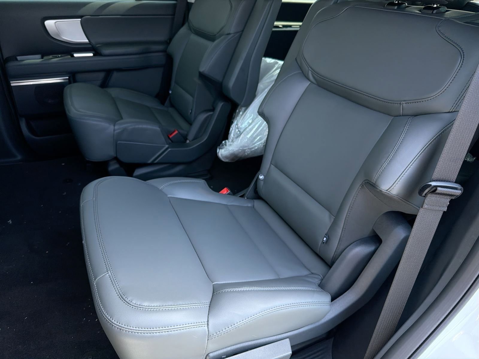 New 2026 Oxford White Ford Active image 21