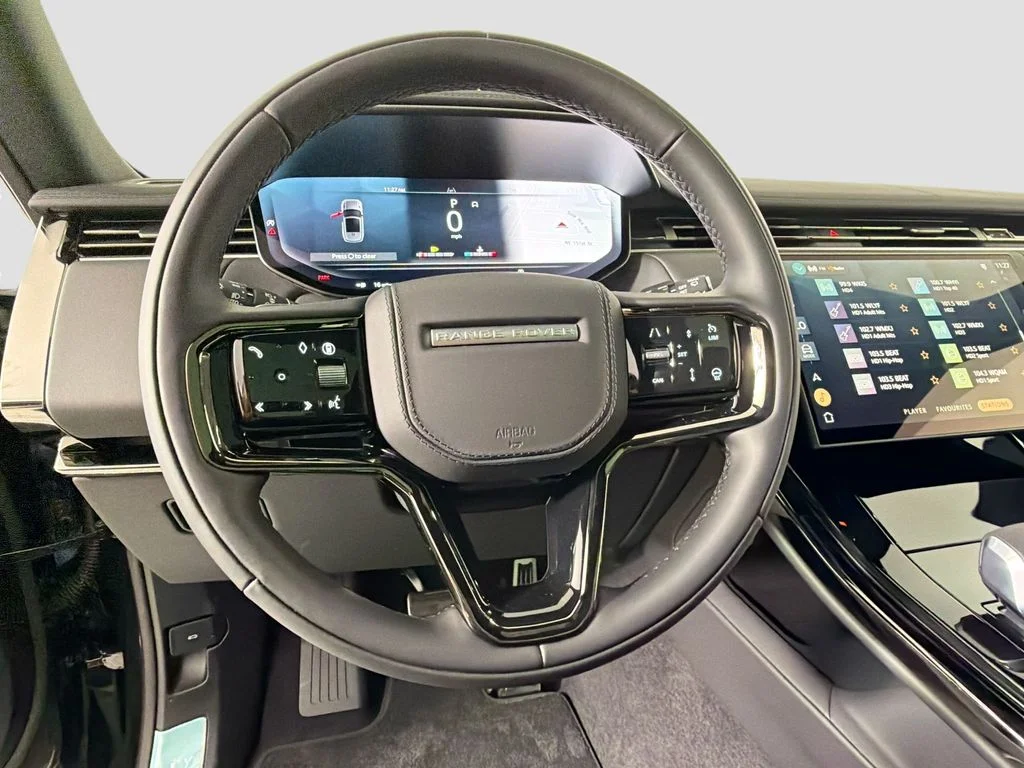 New 2026 Santorini Black Land Rover Dynamic SE image 11