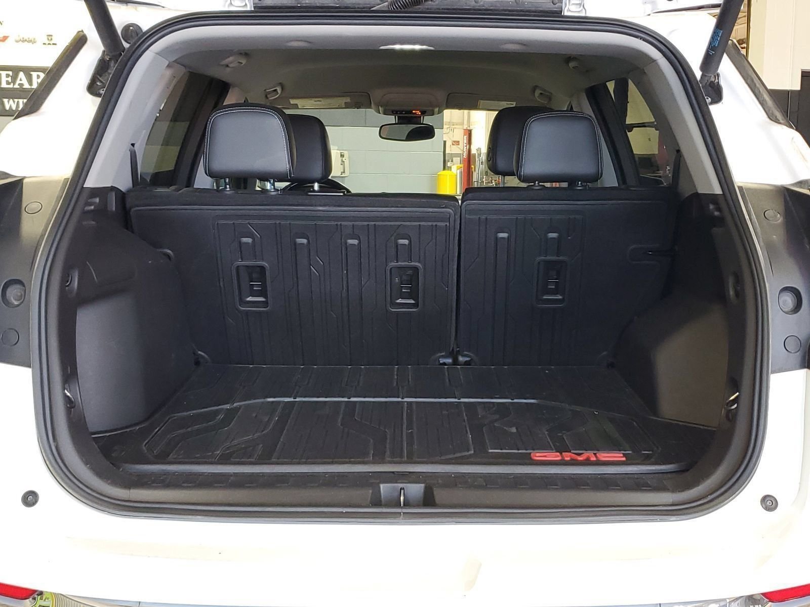 Used 2022 White GMC SLT image 7