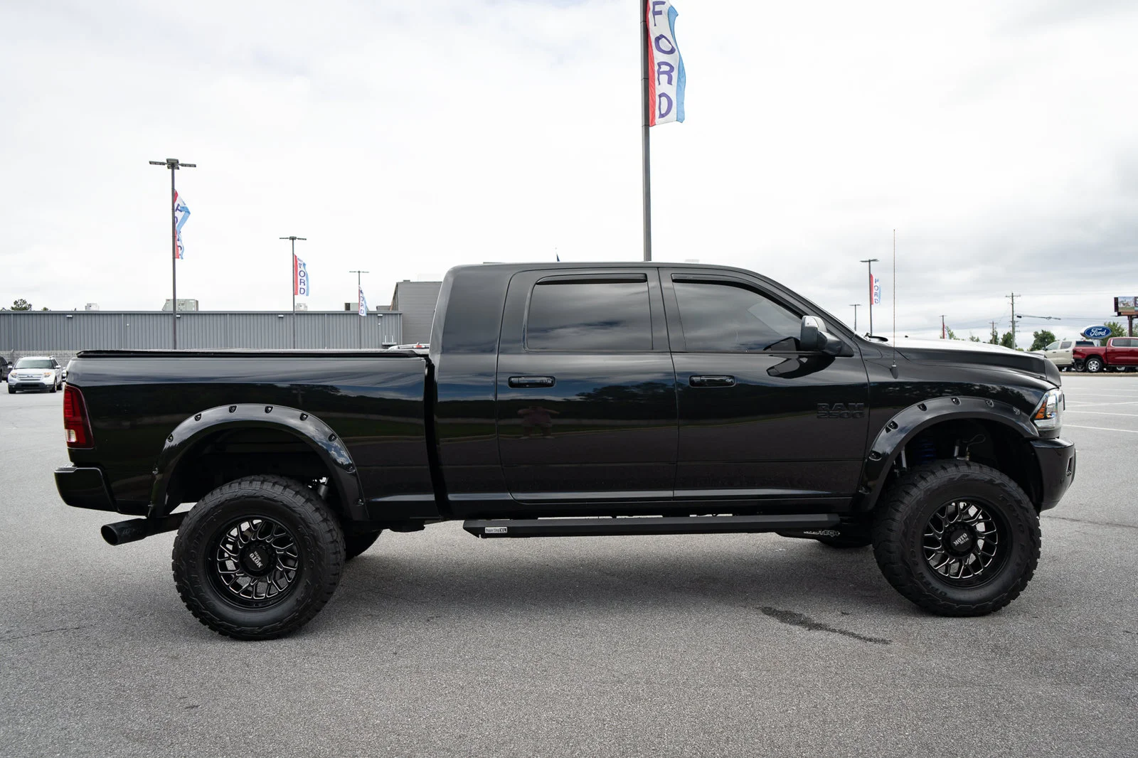 Used 2018 Black Ram Laramie image 11