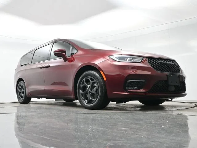 Used 2021 Velvet Red Pearlc Chrysler Hybrid Limited image 24
