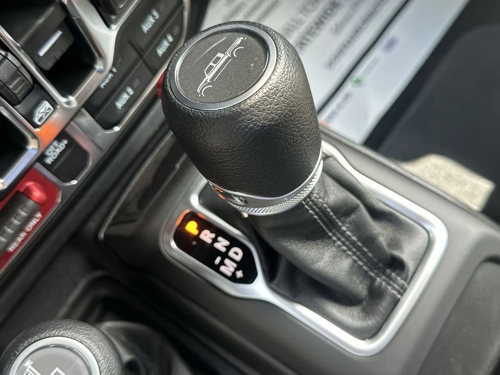 Used 2025 Green Jeep Mojave image 27