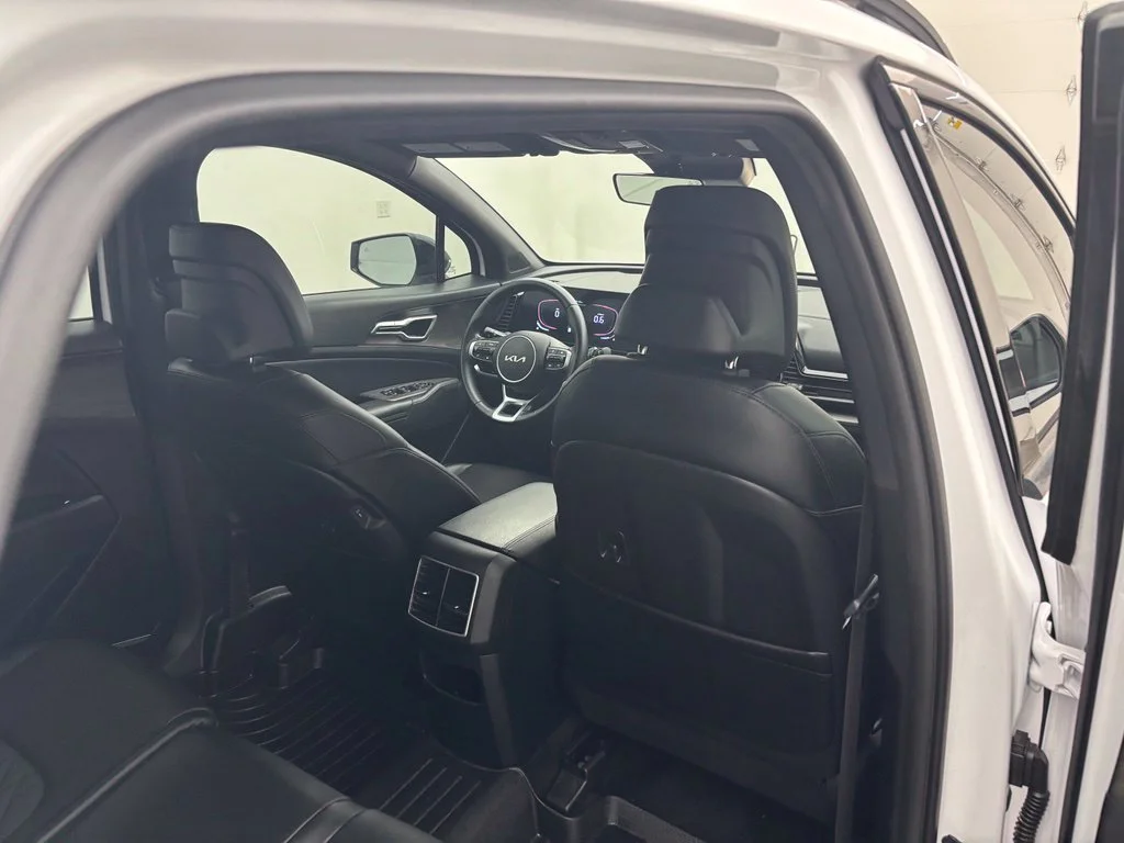 Used 2023 White Kia X-Line image 41