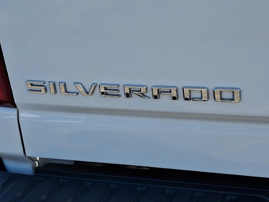 Used 2024 White Chevrolet Custom image 32