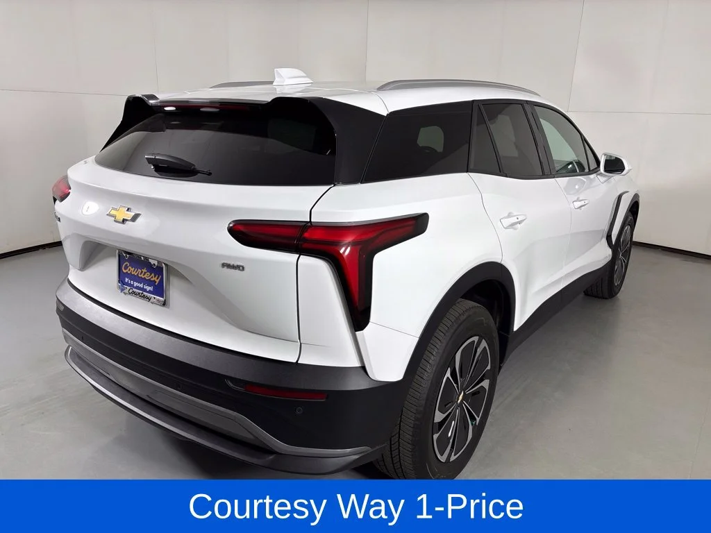 Used 2024 Summit White Chevrolet LT image 11