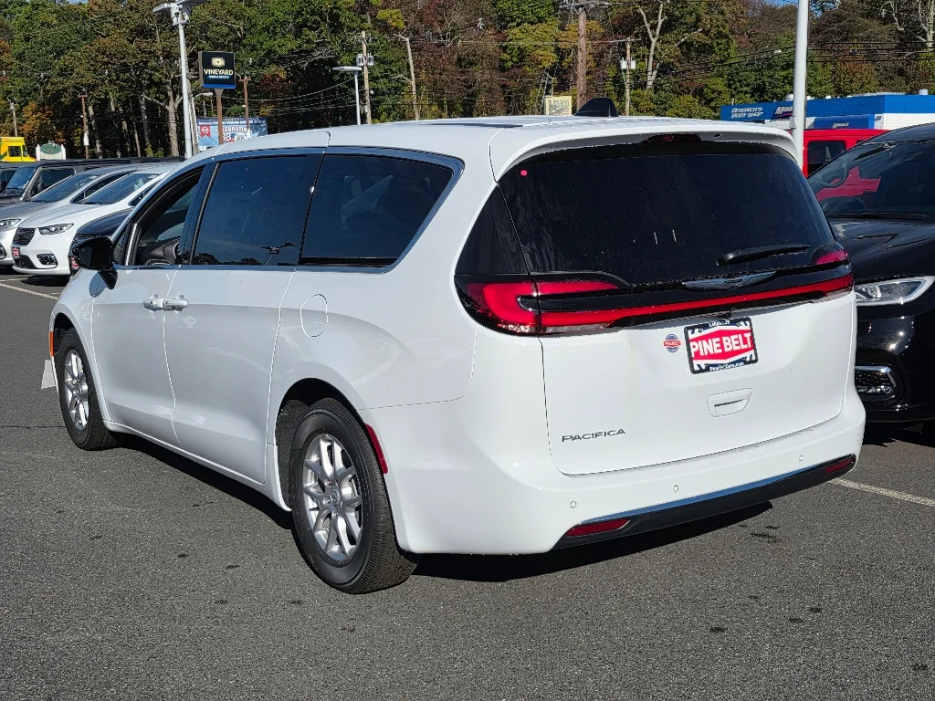 2026 Chrysler Pacifica Select - Photo 10