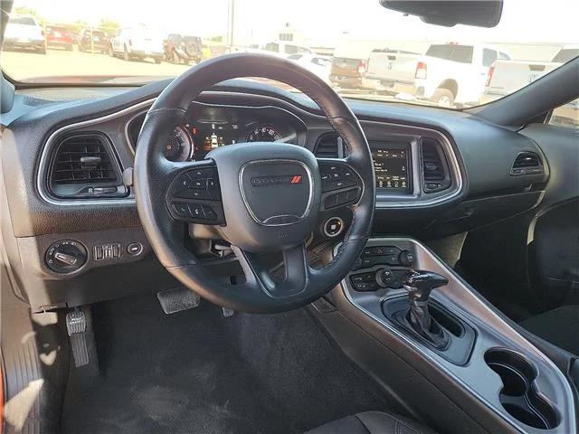Used 2020 Gold Dodge SXT Rear-wheel Drive image 9