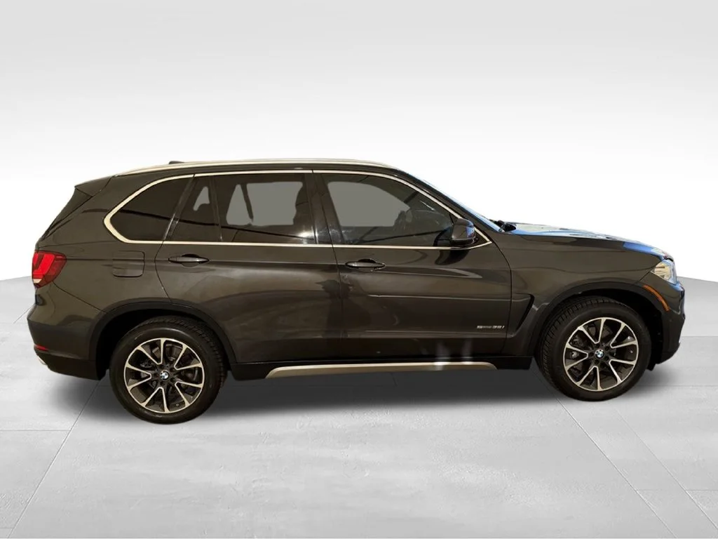 Used 2018 Dark Graphite BMW sDrive35i image 5