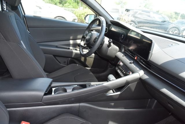 2025 Hyundai Elantra Blue - Photo 12