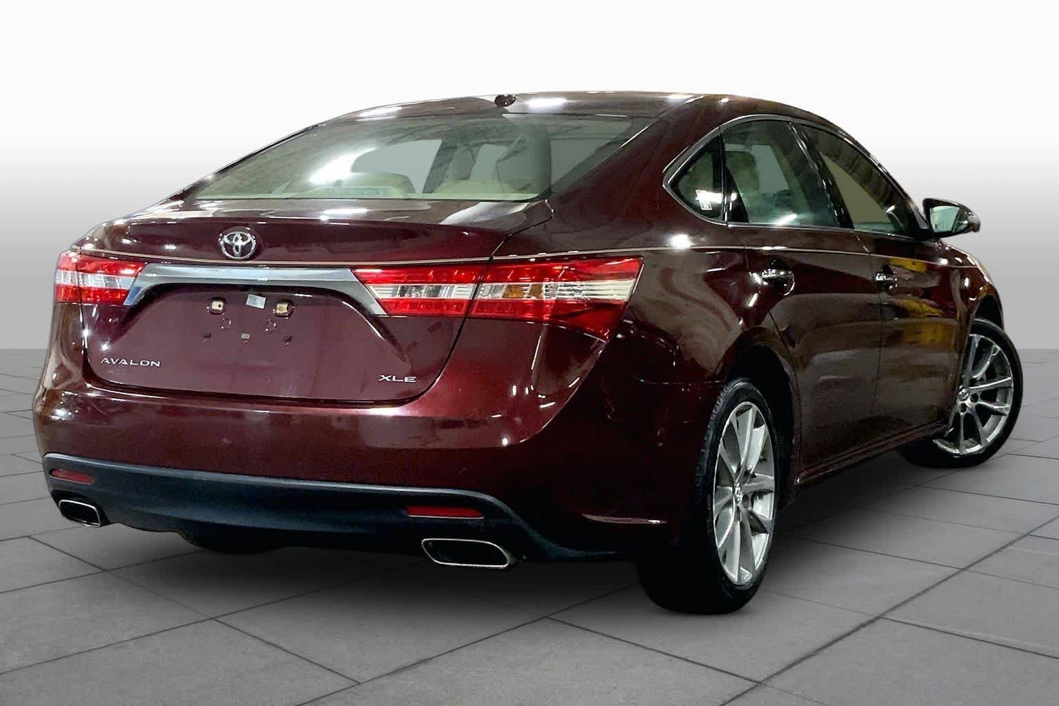 Used 2015 Ooh La La Rouge Mica Toyota XLE Touring image 13