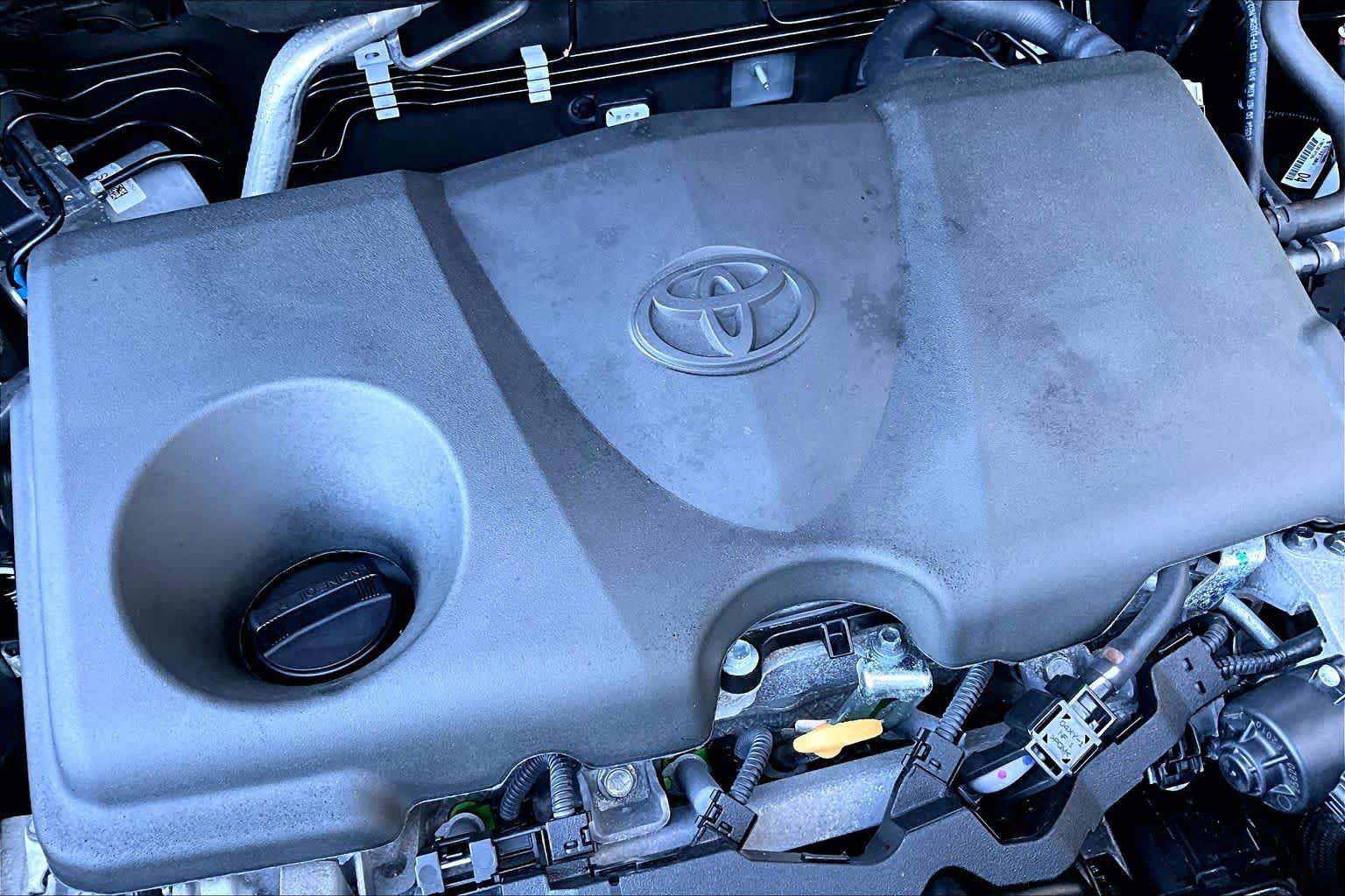 2025 Toyota RAV4 XLE - Photo 60