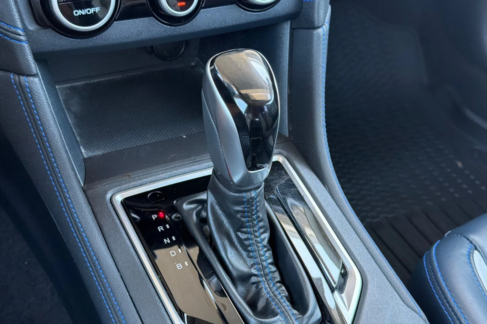 Used 2019 White Subaru Hybrid image 27