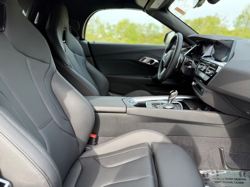 Used 2026 Black BMW sDrive30i image 22