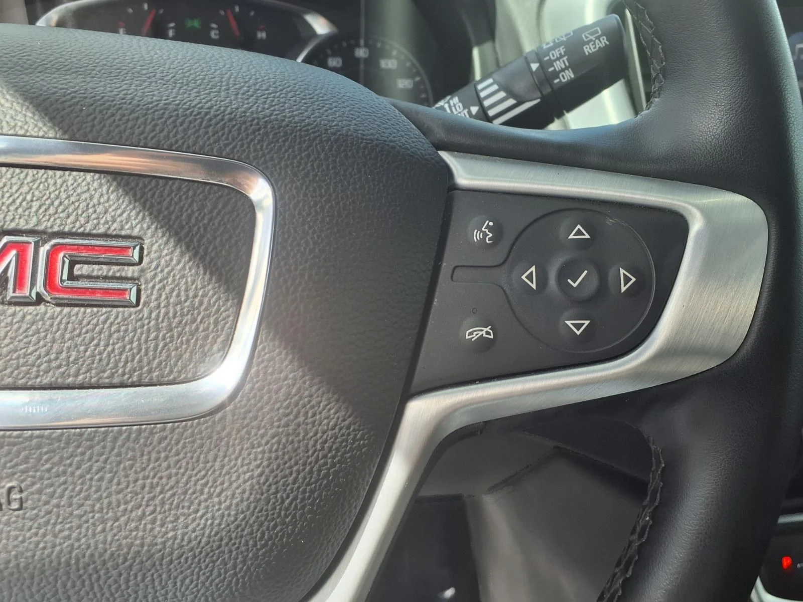Used 2024 White GMC SLT image 16