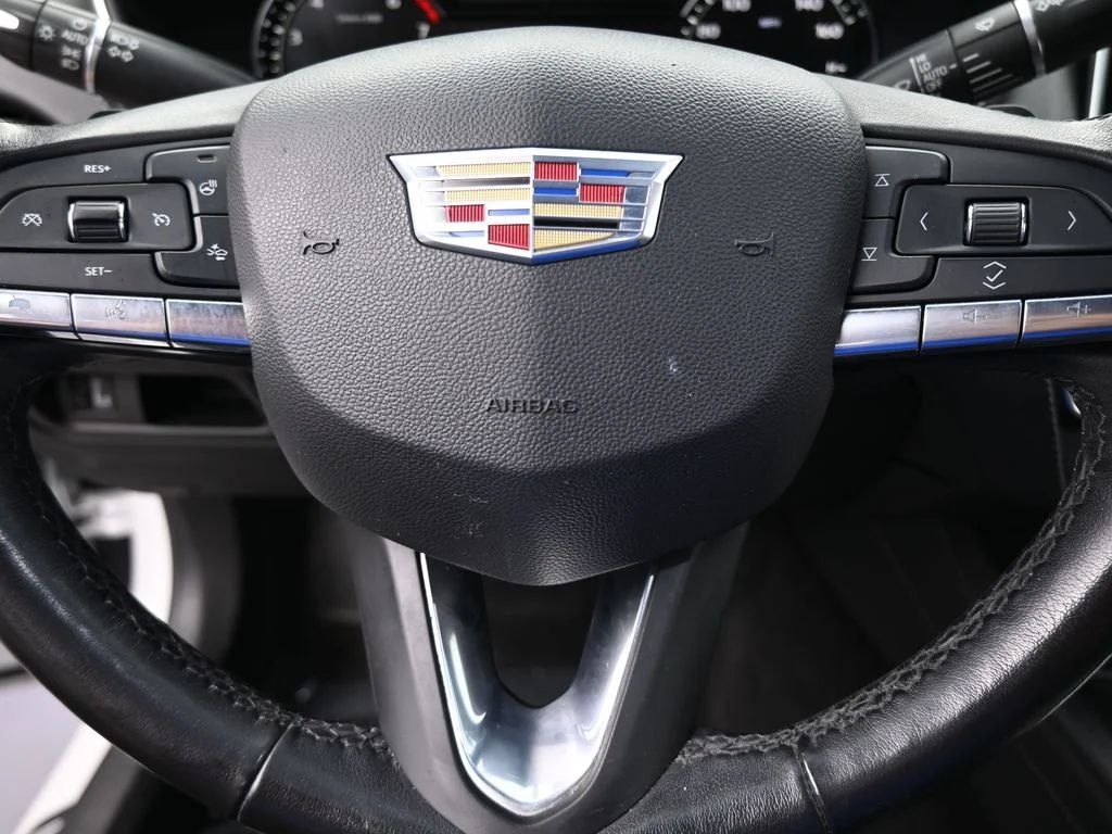 Used 2020 Crystal White Tricoat Cadillac Premium Luxury image 31