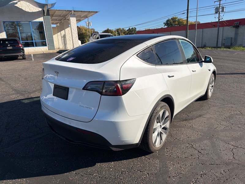 Used 2022  Tesla Long Range image 7