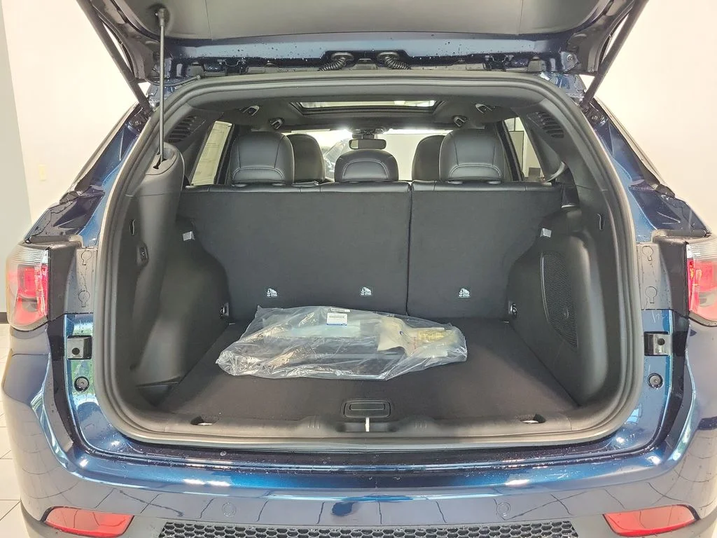 New 2026 Fathom Blue Pearl-Coat Exterior Paint Jeep Trailhawk image 9