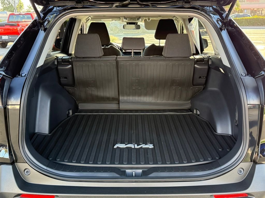 2025 Toyota RAV4 LE - Photo 16