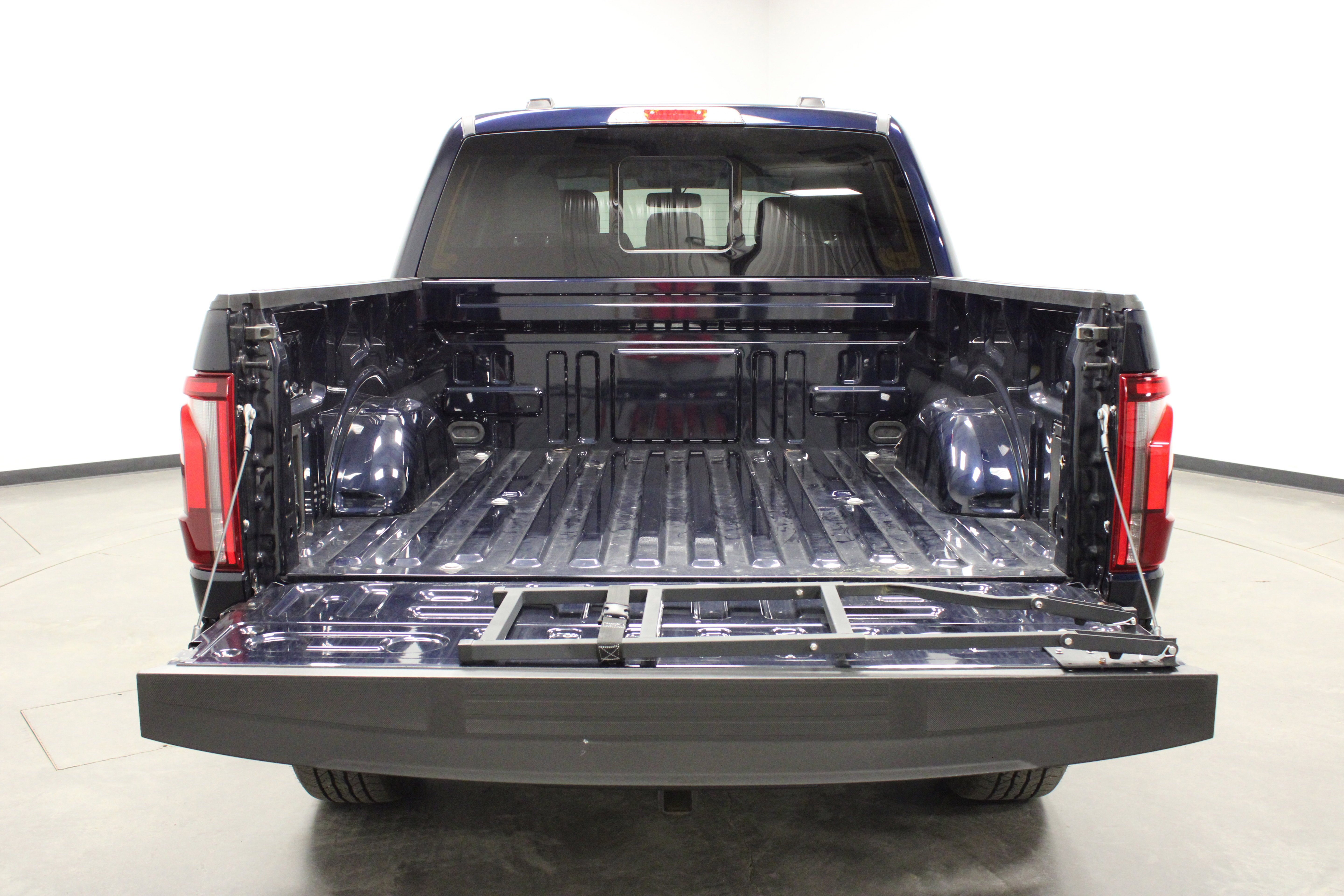 Used 2025 Antimatter Blue Metallic Ford LARIAT image 14