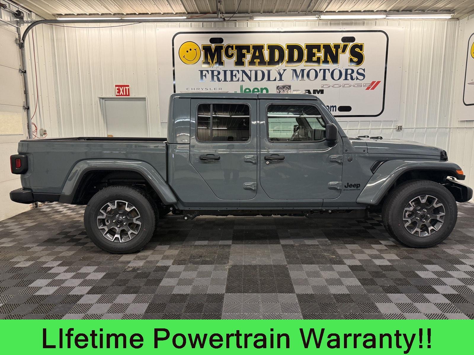 2026 Jeep Gladiator Sahara Auto's photo