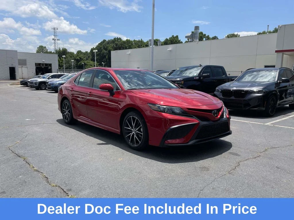 2024 Toyota Camry SE's photo