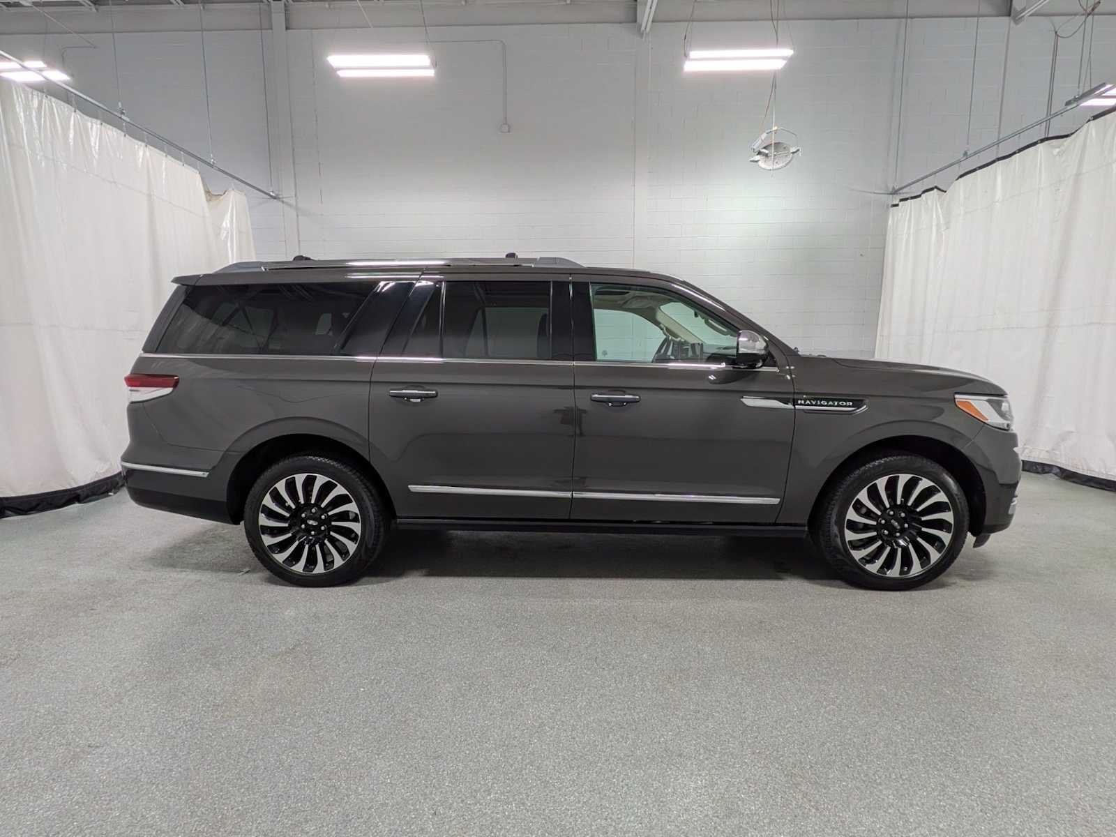 Used 2023 Chroma Caviar Dark Gray Metallic Clearcoat Lincoln Black Label image 10