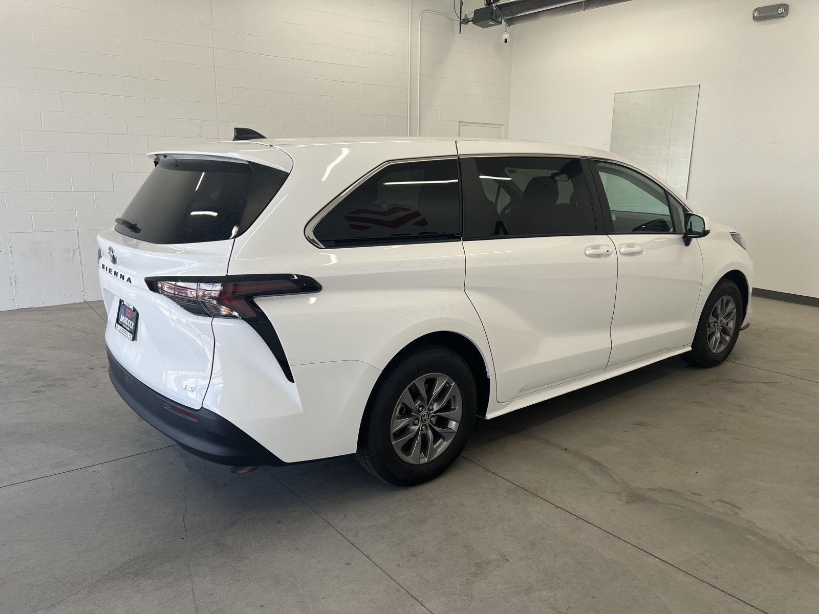Used 2025 Ice Cap Toyota LE image 4